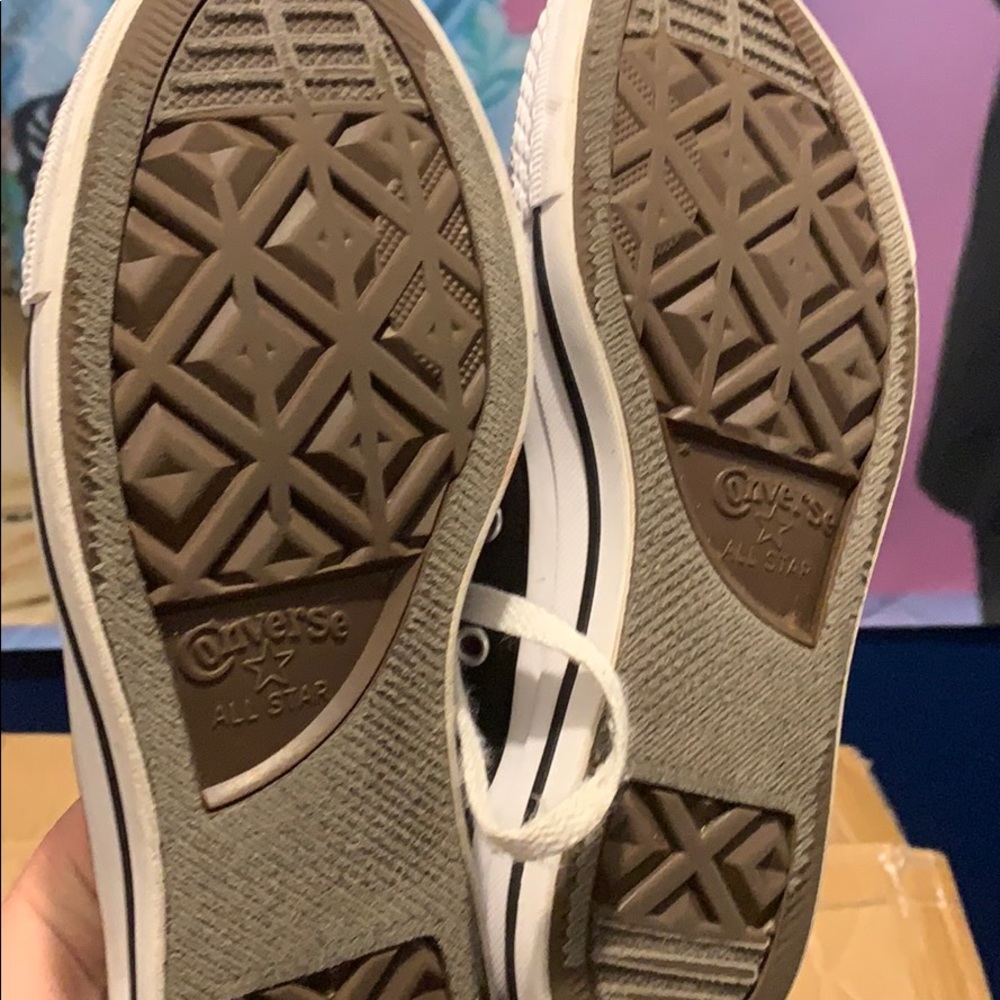 Black converse - Picture 2 of 3